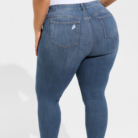 Torrid Bombshell Skinny Premium High-Rise Destructed Jean Size 14XS - Picture 2 of 5